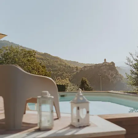 La Tana Dei Tassi Bed & Breakfast 3*