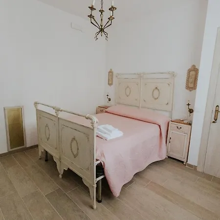 La Tana Dei Tassi Bed & Breakfast 3*