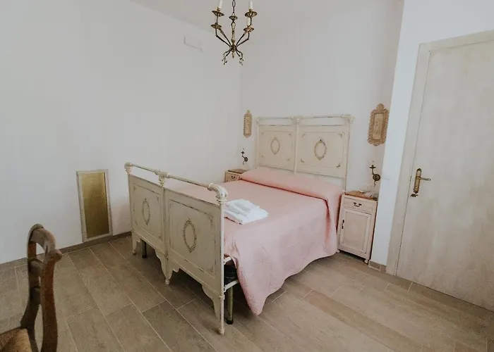 La Tana Dei Tassi Bed & Breakfast 3*
